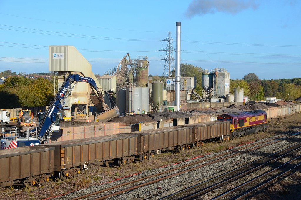 66089, Banbury Yard 26.10.18 66089 is seen unloading stone… Flickr