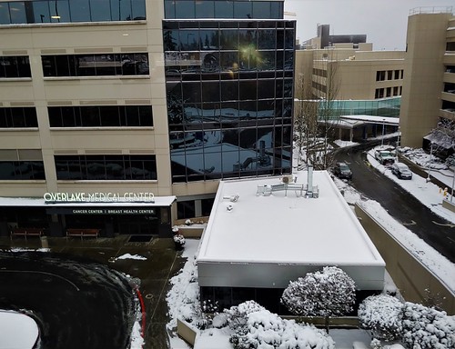 Overlake Medical Center Cancer Center entrance and drop of… Flickr