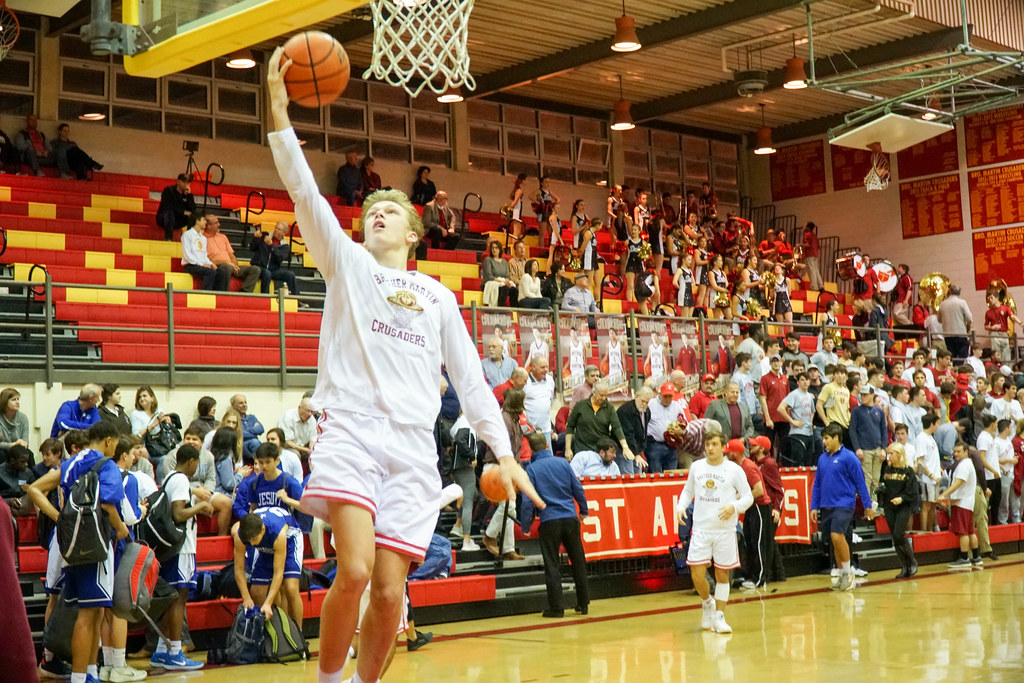 Basketball Wins Huge Upset over Jesuit on St. Aloysius Throwback Night