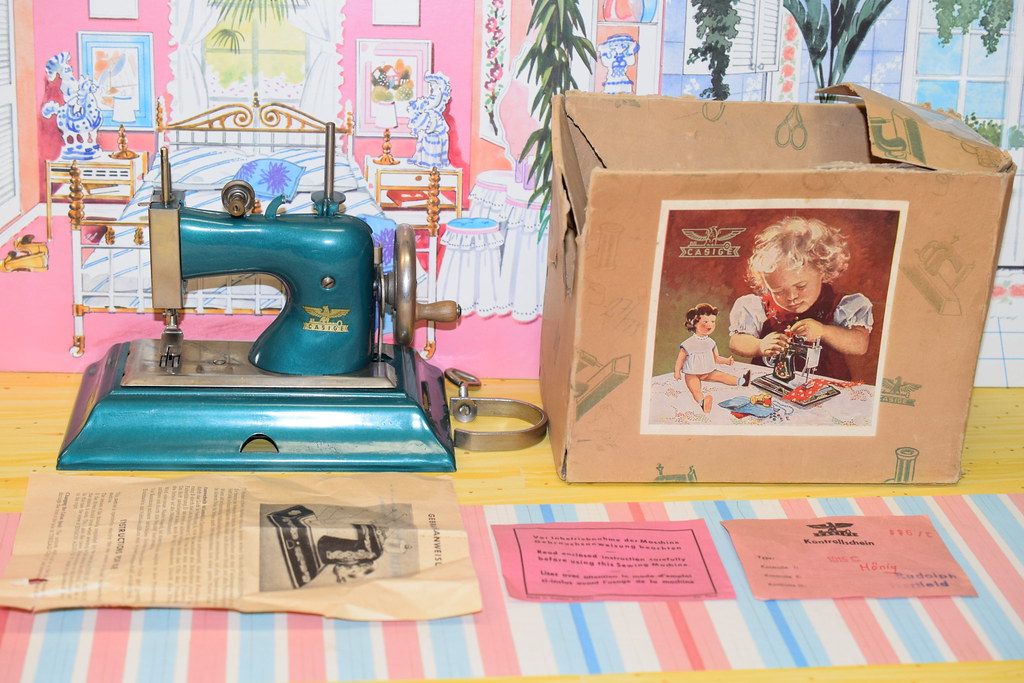New find Isn't this vintage toy sewing machine great fun? … Flickr