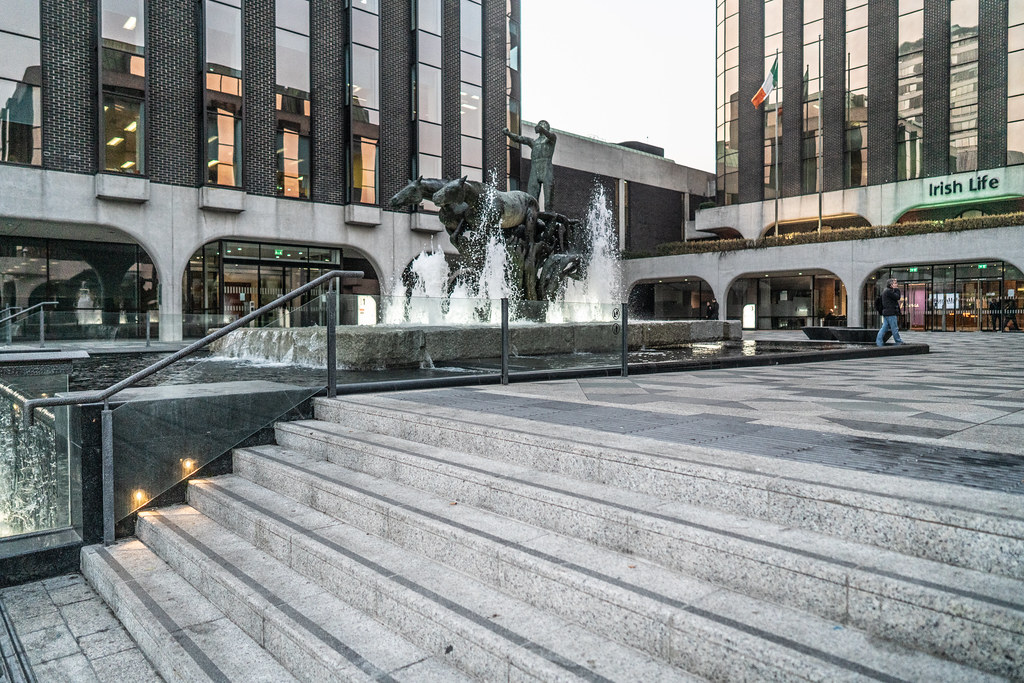 THE MAD MILKMAN [IRISH LIFE PLAZA ABBEY STREET DUBLIN]149… Flickr