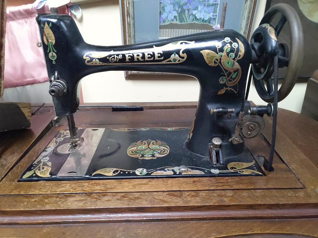 The Free Sewing Machine Company A USA made Singer clone. I… Flickr