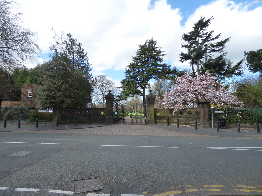 West Park, Wolverhampton Park Road East gates a photo on Flickriver