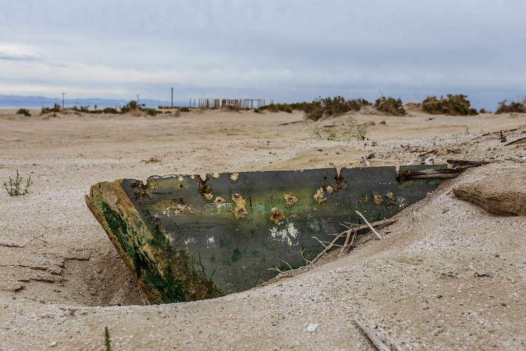 Old boat abandoned in the sand at the Salton Sea Naval Aux… Flickr