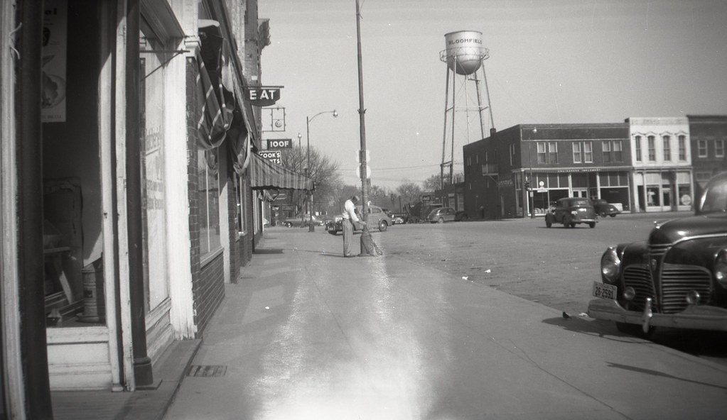 Bloomfield, Iowa, Business District, Water Tower photolibrarian Flickr