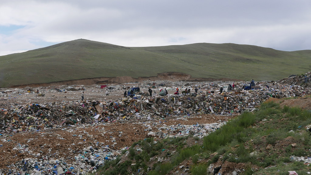 Tsagaandavaa landfill in Ulaanbaatar Tsagaandavaa landfill… Flickr