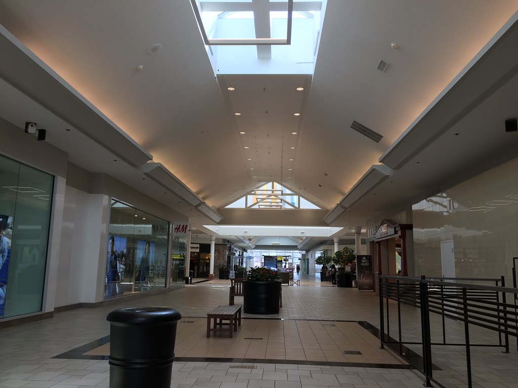 Chesterfield Towne Center interior Chesterfield Towne Cent… Flickr
