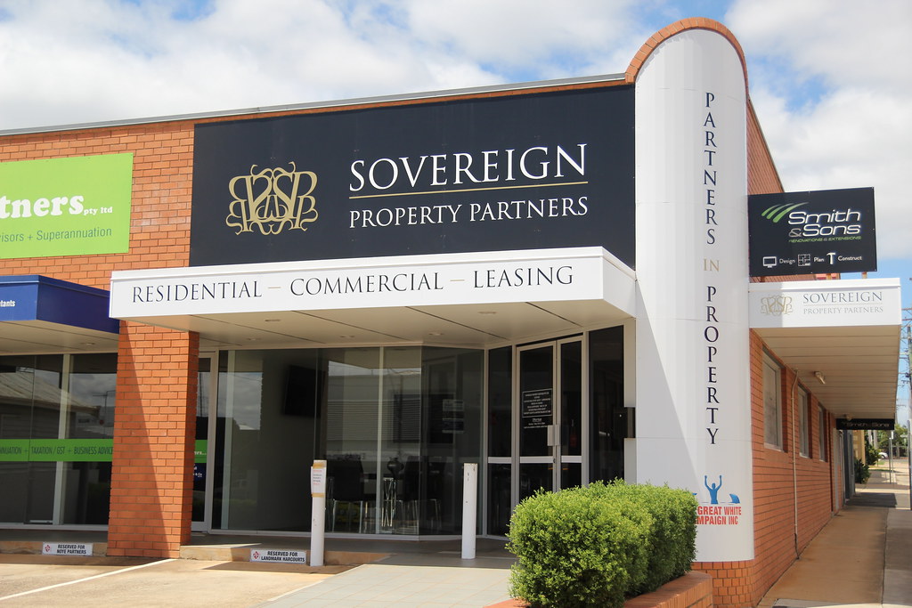 Sovereign 1 Signs On Time Toowoomba Flickr