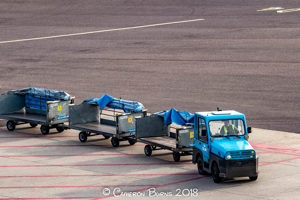 KLM Luggage Tow Truck and Trolleys (IMG_1804) KLM Luggage … Flickr