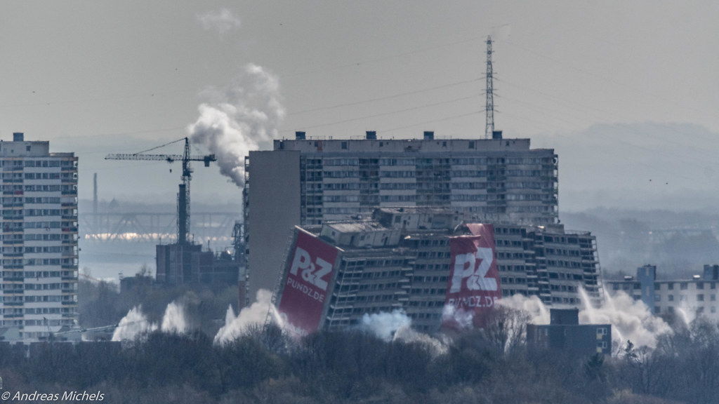 Sprengung Weißer Riese Duisburg Homberg. Andreas Michels Flickr