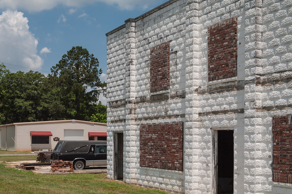 A building in Montrose, jwcjr Flickr