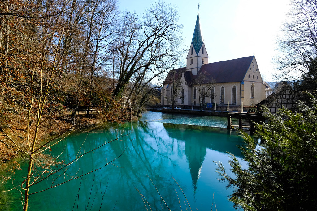 Blautopf Der Blautopf in Blaubeuren in BadenWürttemberg i… Flickr