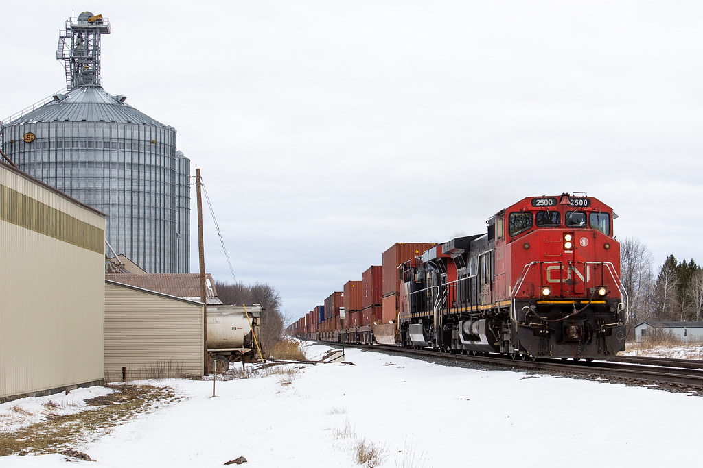 CN 2500 Sheldon WI Q116 rolls through Sheldon with the cla… Flickr