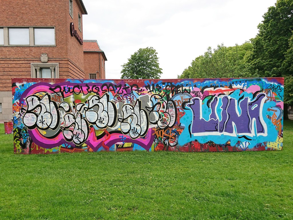 Graffiti These graffiti boards change in colours the whole… Flickr