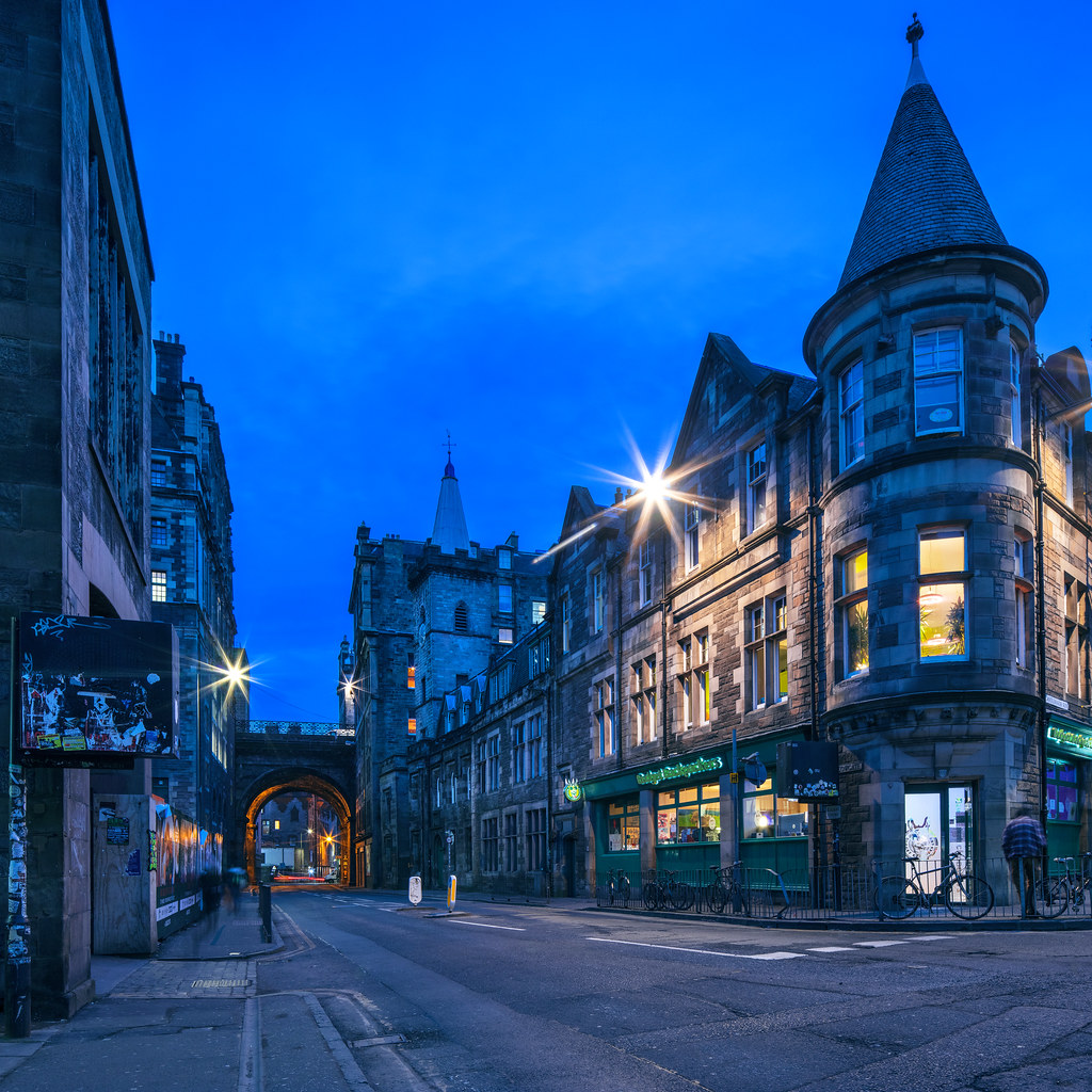 Edinburgh Cowgate A view at the roundabout of Cowgate, G… Flickr