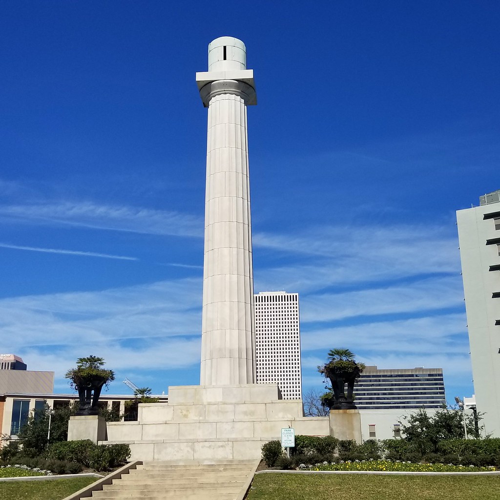 Site of the former Robert E. Lee memorial From Wikipedia … Flickr