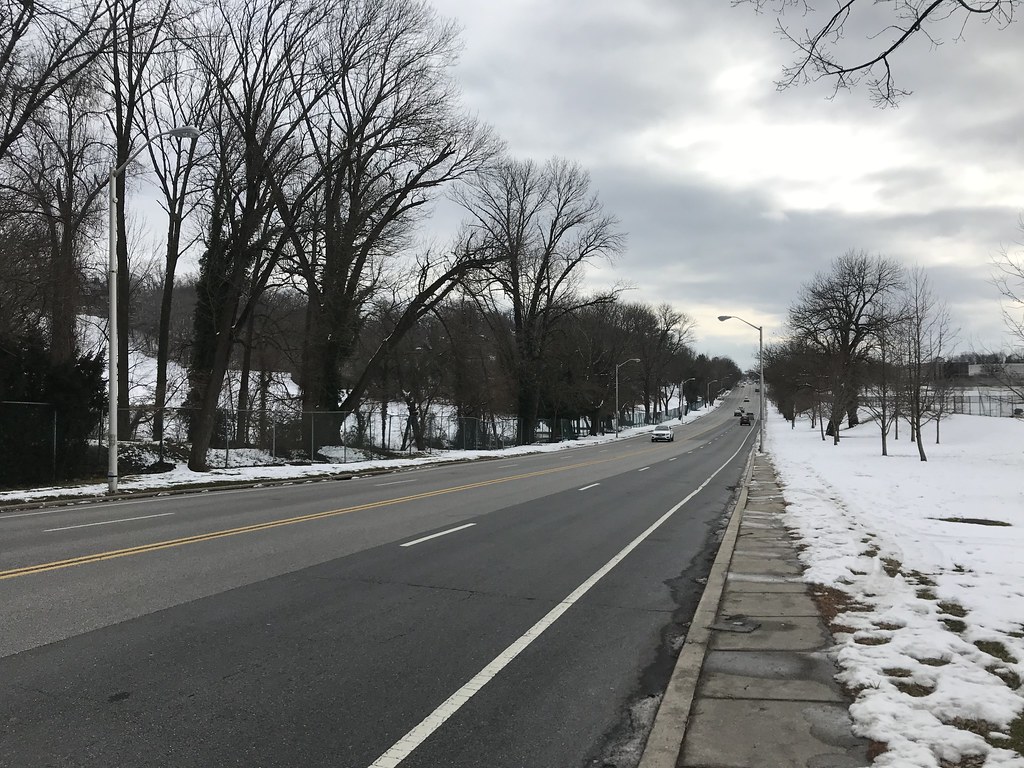 View south on Falls Road near Hamill Road, Baltimore, MD 2… Flickr