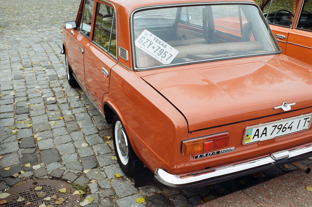 Retro Cars Kyiv end of season 2018 95th rck film from Octo… Flickr