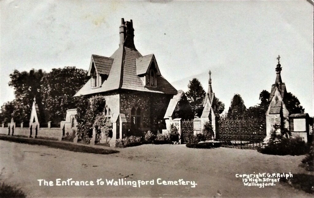 ANTIQUE RPPC VIEW OF THE LODGE AT ENTRANCE TO WALLINGFORD … Flickr