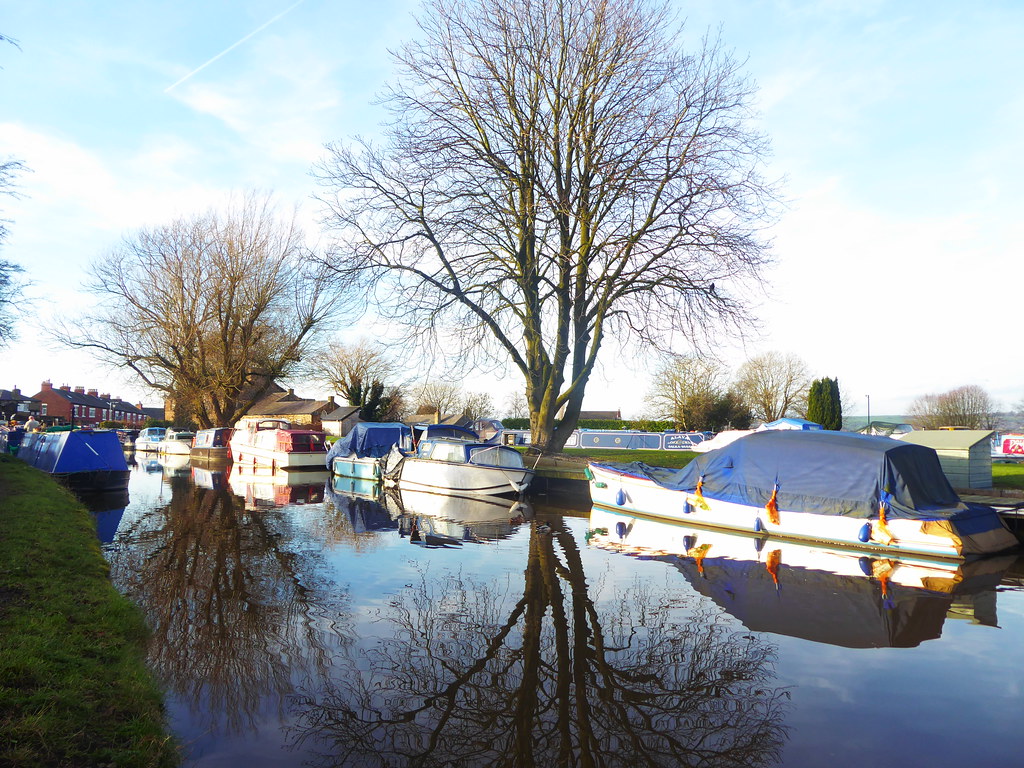 Barges moored at Top Lock Marina, Marple. (Peak Forest Can… Flickr