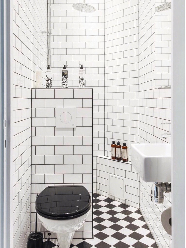 Black and white contemporary bathroom design, modern bathr… Flickr