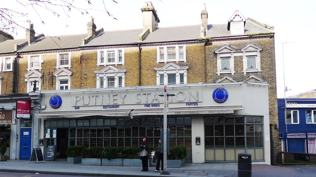 Putney Station, Putney, SW15 A bar near East Putney statio… Flickr
