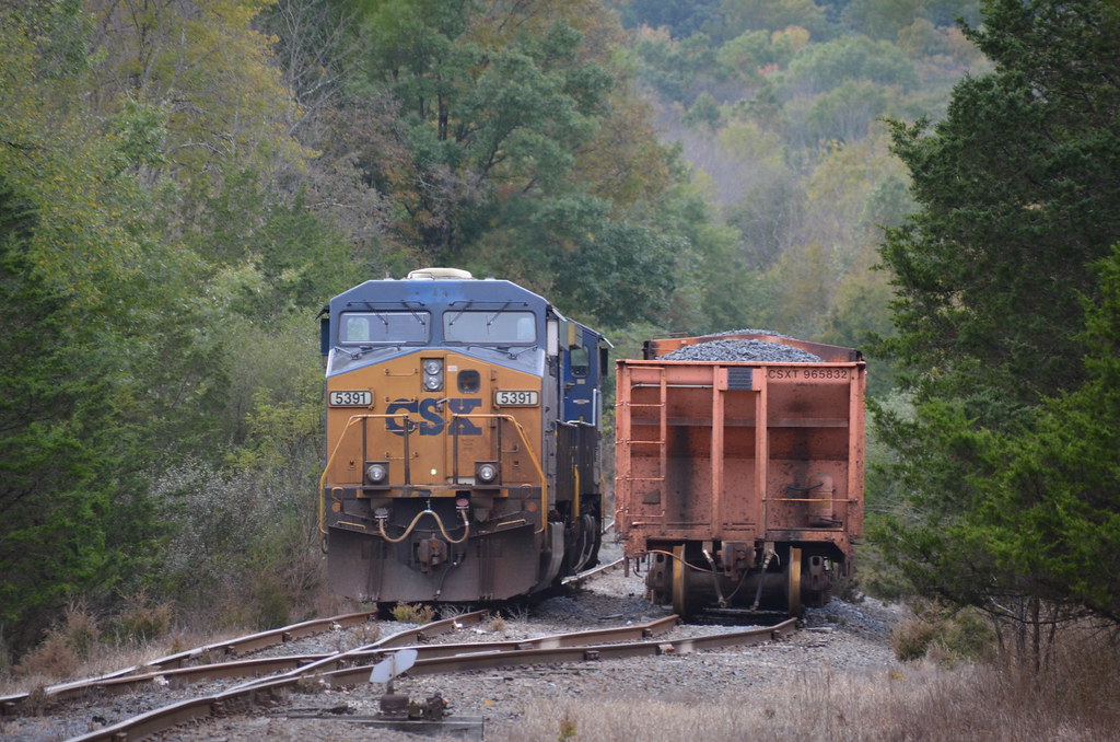 W081 Gibraltar Rock Quarry Power idling next to its loads Flickr