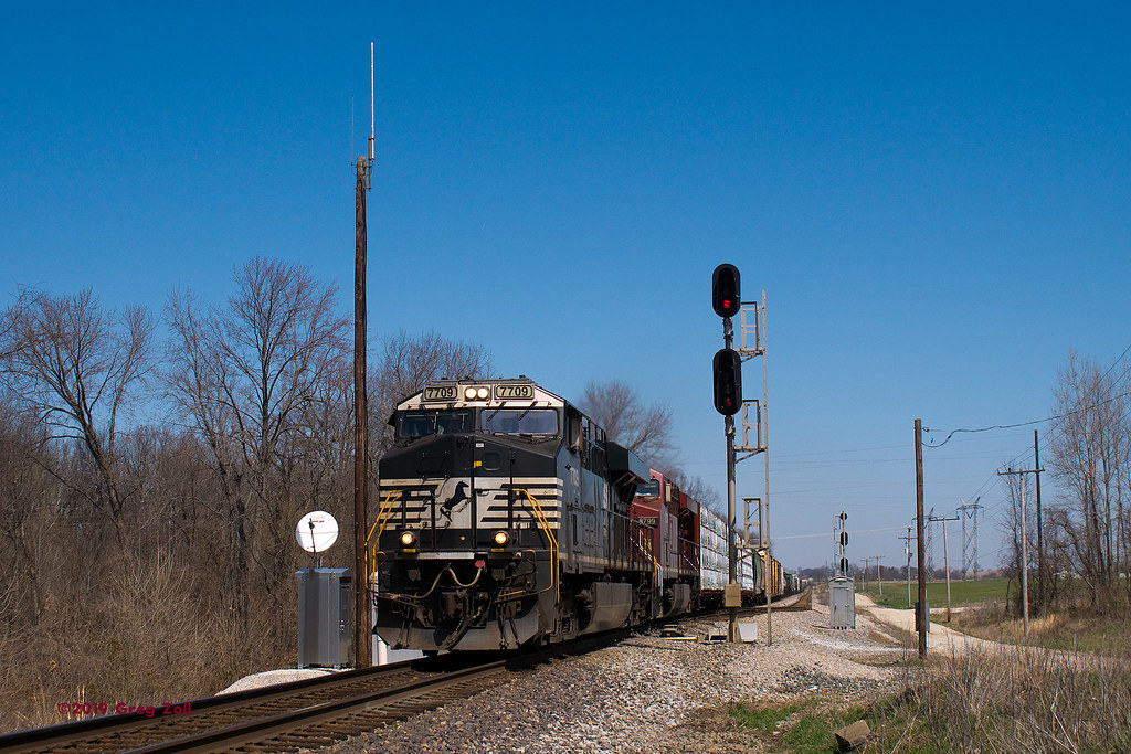 CSX X503 Decker, Indiana X503 with NS and CP power heads… Flickr