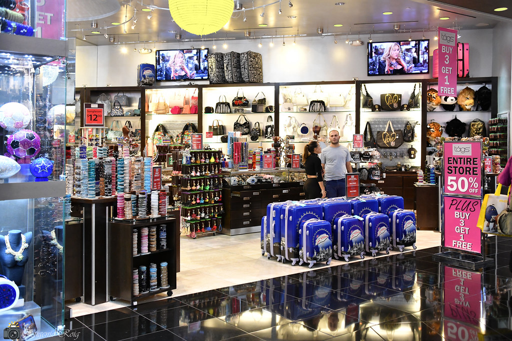 Tags Evolution at Miracle Mile Shops. Las Vegas. Roig61 Flickr