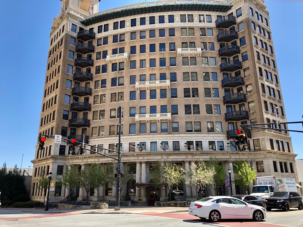 Ponce de Leon Apartments, Midtown, Atlanta, GA Warren LeMay Flickr