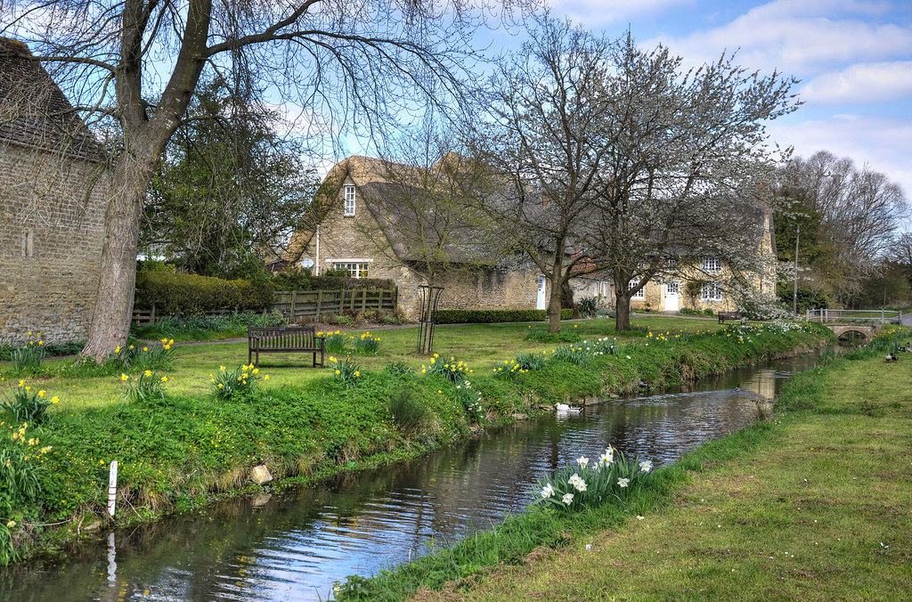 Grafton Underwood, Northamptonshire Grafton Underwood is a… Flickr