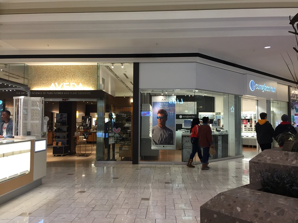 MacArthur Center stores Aveda Sunglass Hut 300 Monticello … Flickr