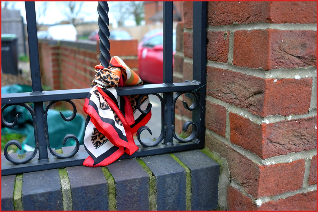 Knotted Scarf Grove Avenue, Gosport BlueMan. Flickr