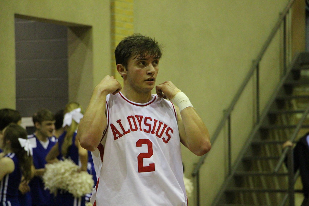 Basketball Wins Huge Upset over Jesuit on St. Aloysius Throwback Night