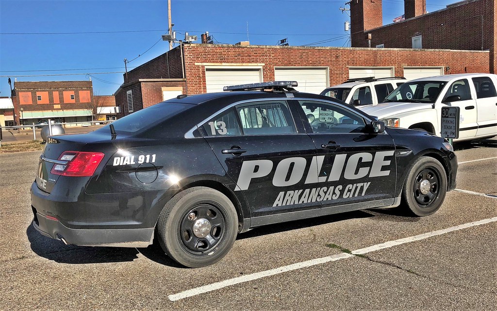 Car Dealerships In Arkansas City Ks / Hyundai Kona Se Used The Parking / Bj's auto, arkansas