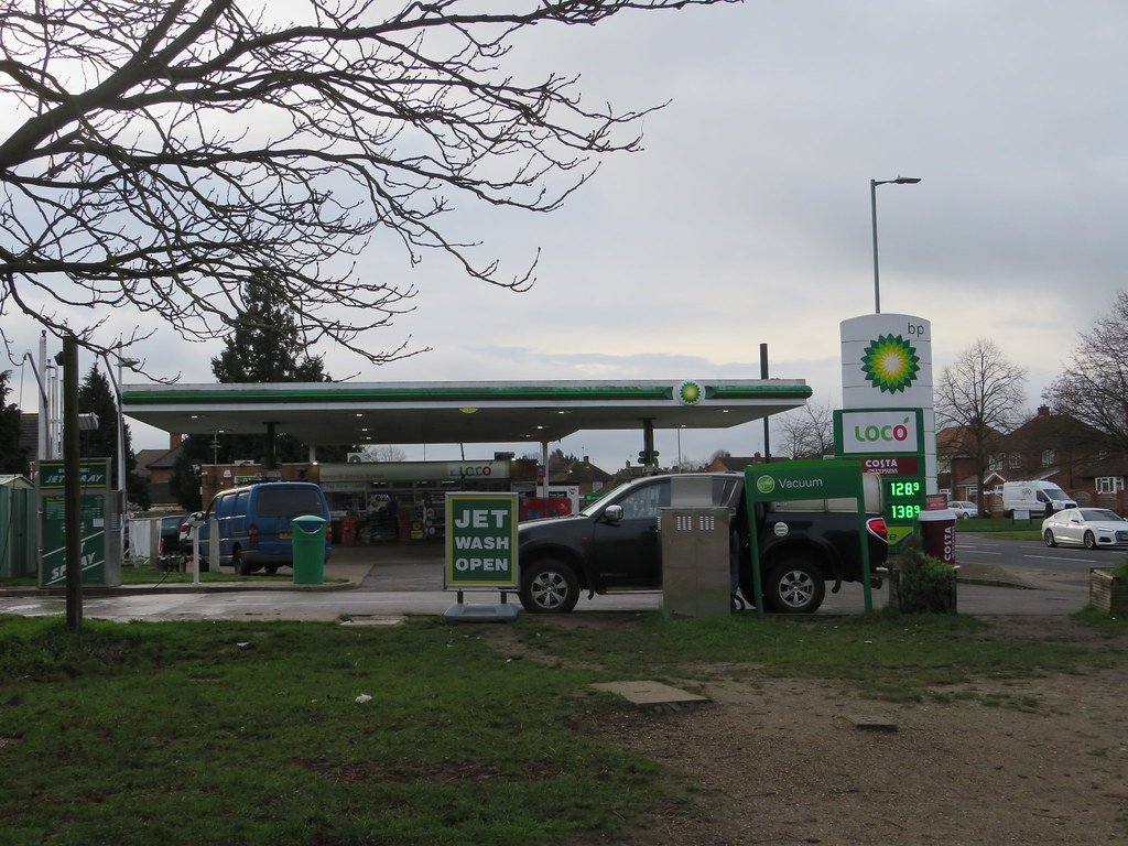 BP Westmill Service Station, Bedford Road, Hitchin, Hert… Flickr