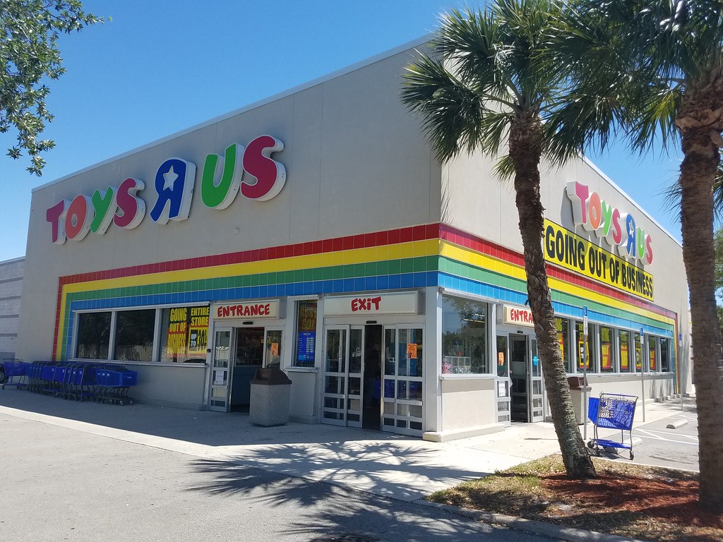 Toys R Us Going Out of Business (Naples, FL) Mason Mcfelia Flickr