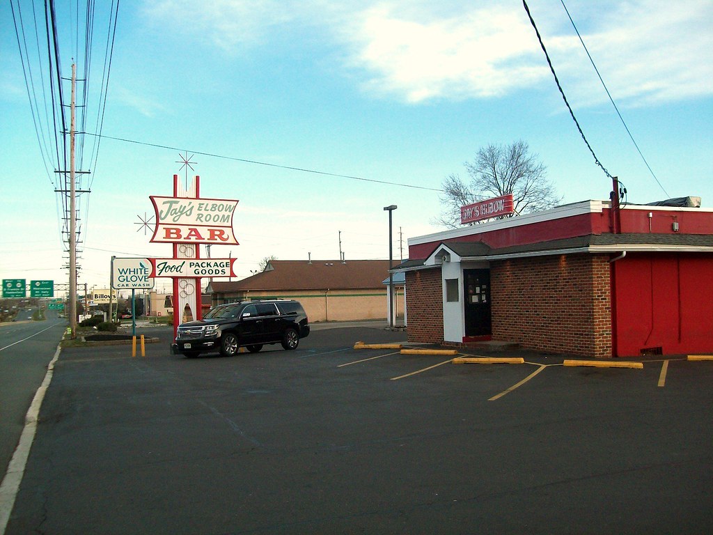Jay's Elbow Room A longtime fixture along Route 73 in Mapl… Flickr