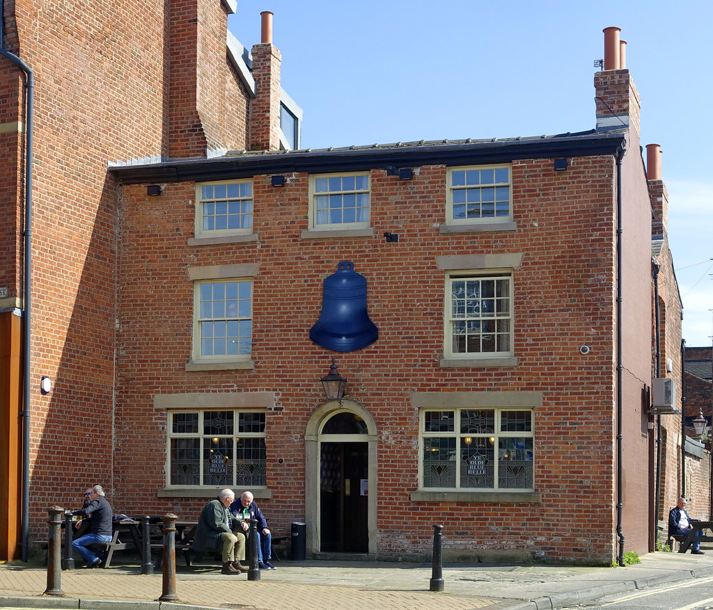 Enjoying a pint of Sam Smiths! Ye Olde Blue Bell, Church S… Flickr