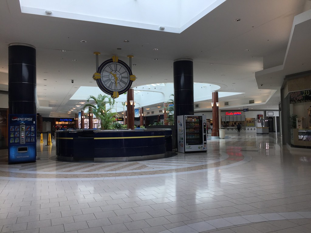 Military Circle Mall interior Military Circle Mall (1,013,… Flickr