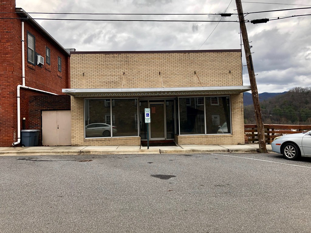 Court Street, Robbinsville, NC Warren LeMay Flickr