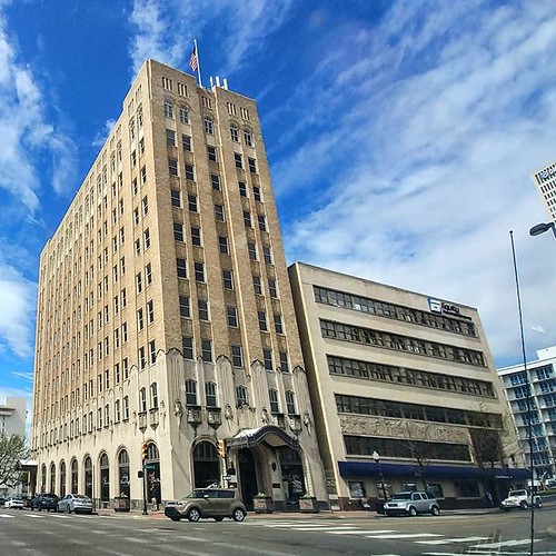 The Oklahoma Natural Gas building and Tulsa's original Ch… Flickr