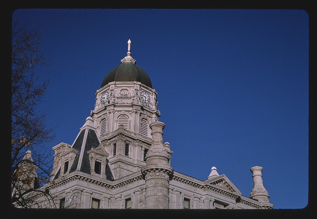 Whitley County Courthouse, Columbia City, Indiana (LOC) a photo on