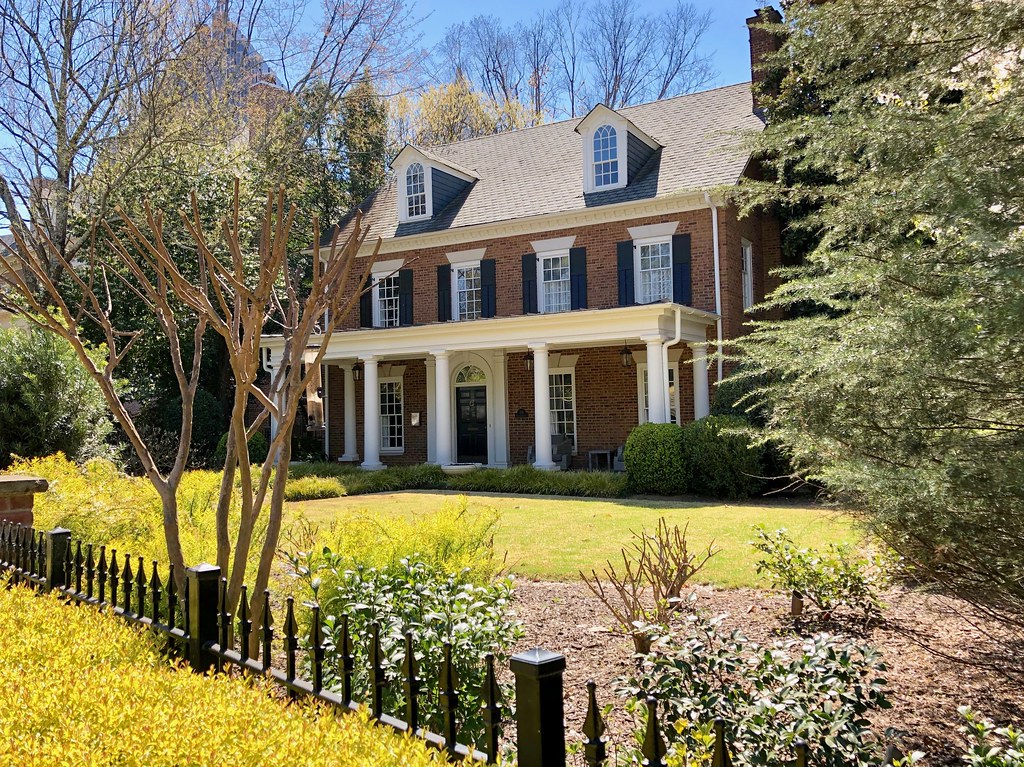 Peachtree Circle, Ansley Park, Atlanta, GA Warren LeMay Flickr