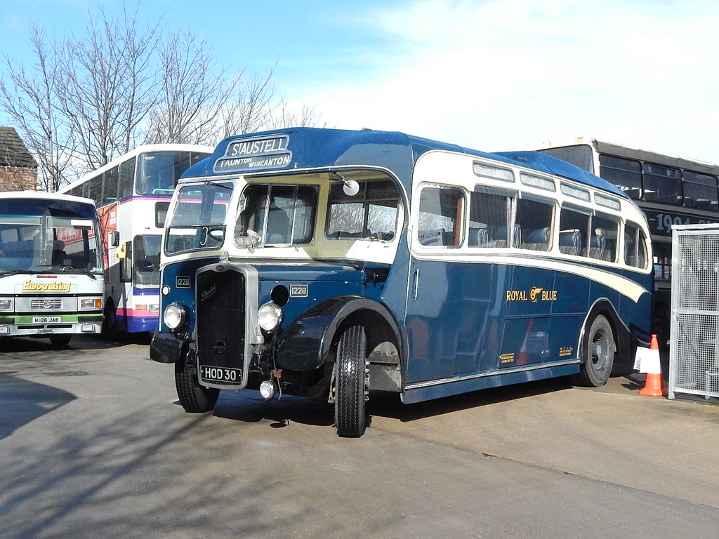 1228 HOD30 royal blue Ravensthorpe, Dewsbury Bus Muesum's … Flickr