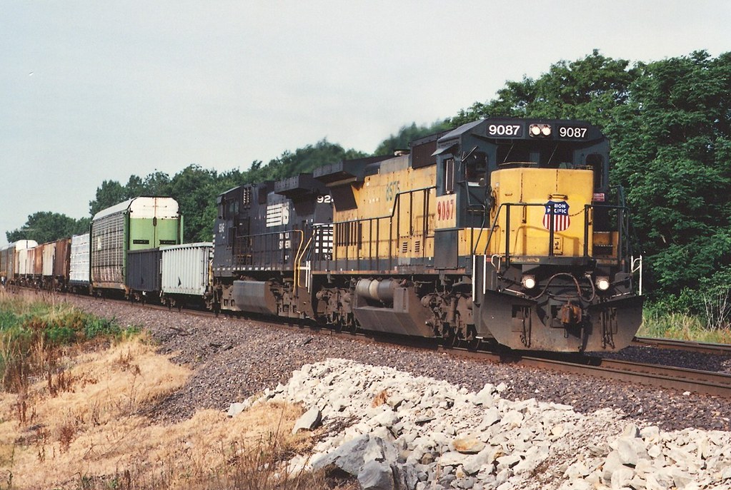 UP Loring,KS Patched C408 leads a manifest east. May 30, … Paul