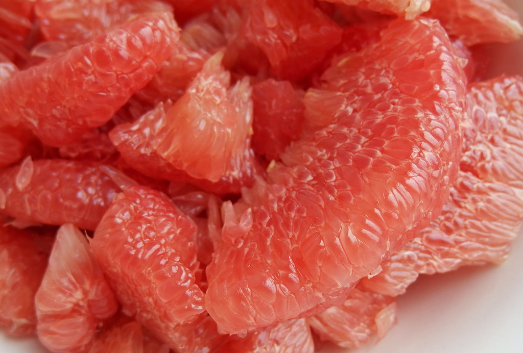 Red Pomelo Red pomelo for good luck. Lees meer over pomelo… Flickr