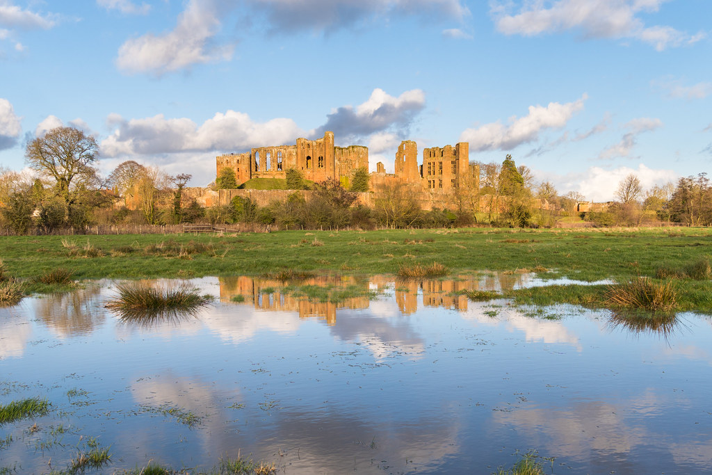 Kenilworth castle Kenilworth castle, the mighty ruins acro… Flickr