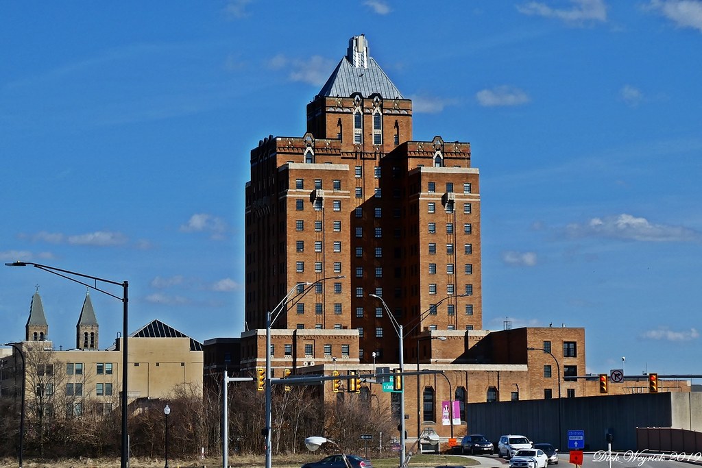 YMCA BUILDING IN DOWNTOWN AKRON OHIO The Akron Area YMCA w… Flickr