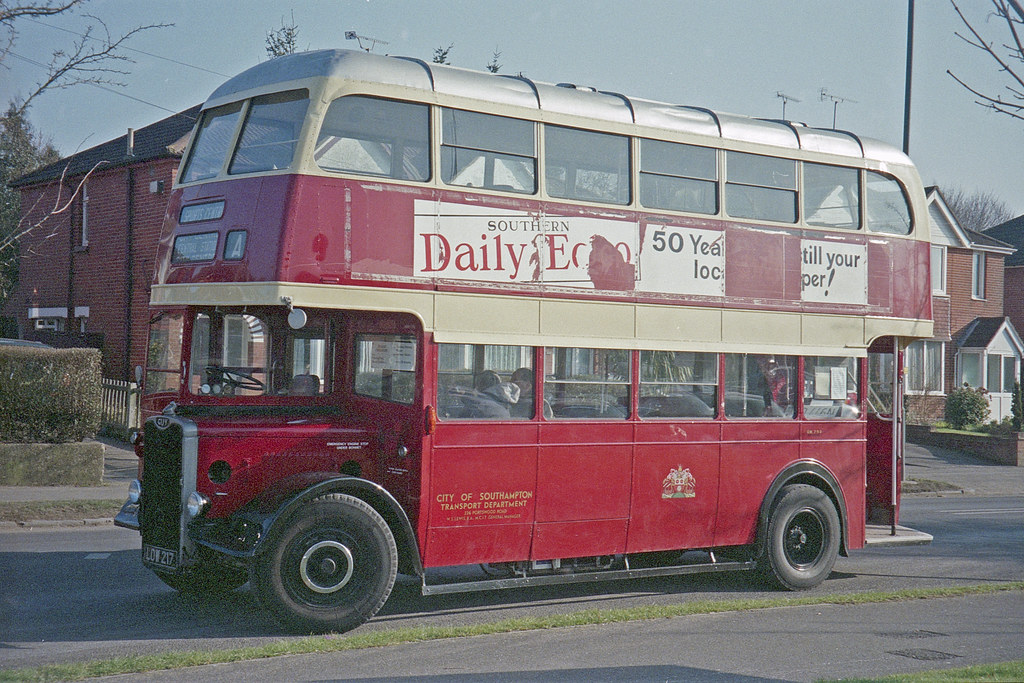 GUY LOW217 in Eastleigh, Feb 2003 Passfield Avenue, Eastle… Flickr